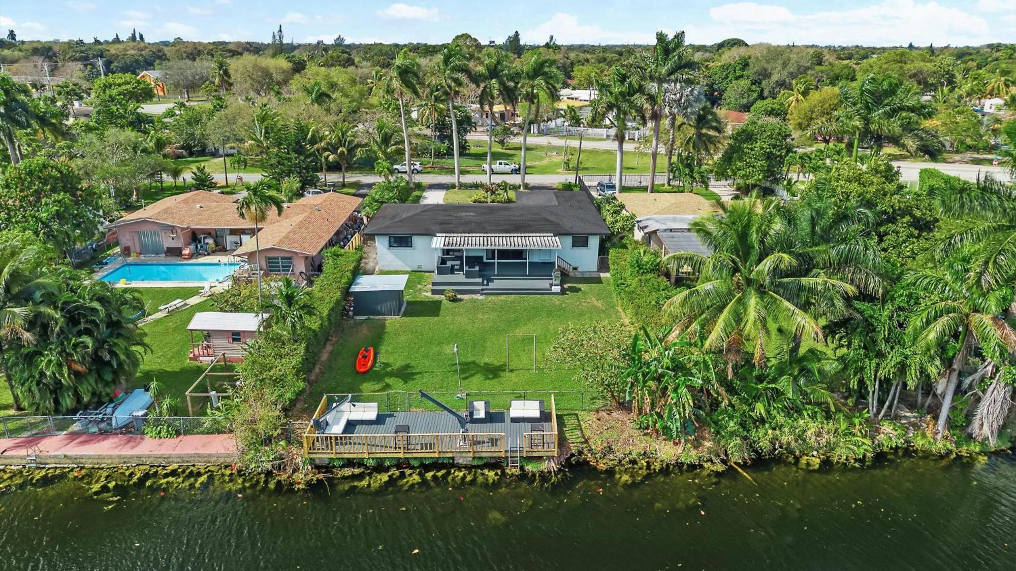 Luxury Miami Waterfront Retreat With Private Dock Villa Golden Glades Exterior photo